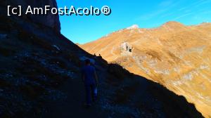 [P11] Coștila - Vf. Omu (bandă galbenă) - spre ieșirea de sub cerdac - în față Saturn, Vf. Găvanele, Vf. Bucura, Vf. și cabana Omu » foto by Dragoș_MD
 - 
<span class="allrVoted glyphicon glyphicon-heart hidden" id="av1121832"></span>
<a class="m-l-10 hidden" id="sv1121832" onclick="voting_Foto_DelVot(,1121832,4076)" role="button">șterge vot <span class="glyphicon glyphicon-remove"></span></a>
<a id="v91121832" class=" c-red"  onclick="voting_Foto_SetVot(1121832)" role="button"><span class="glyphicon glyphicon-heart-empty"></span> <b>LIKE</b> = Votează poza</a> <img class="hidden"  id="f1121832W9" src="/imagini/loader.gif" border="0" /><span class="AjErrMes hidden" id="e1121832ErM"></span>