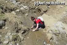 [P15] Tot felul de paraiase, pe drum, formate din topirea zapezii. Daca aveai ideea sa bagi mana in apa, te racoreai definitiv, iar mana amortea instantaneu. » foto by MCM
 - 
<span class="allrVoted glyphicon glyphicon-heart hidden" id="av324863"></span>
<a class="m-l-10 hidden" id="sv324863" onclick="voting_Foto_DelVot(,324863,4076)" role="button">șterge vot <span class="glyphicon glyphicon-remove"></span></a>
<a id="v9324863" class=" c-red"  onclick="voting_Foto_SetVot(324863)" role="button"><span class="glyphicon glyphicon-heart-empty"></span> <b>LIKE</b> = Votează poza</a> <img class="hidden"  id="f324863W9" src="/imagini/loader.gif" border="0" /><span class="AjErrMes hidden" id="e324863ErM"></span>