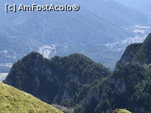 [P26] Se deschide perspectiva asupra vaii Prahovei - vedere spre Sinaia » foto by Dan&Ema
 - 
<span class="allrVoted glyphicon glyphicon-heart hidden" id="av999423"></span>
<a class="m-l-10 hidden" id="sv999423" onclick="voting_Foto_DelVot(,999423,4076)" role="button">șterge vot <span class="glyphicon glyphicon-remove"></span></a>
<a id="v9999423" class=" c-red"  onclick="voting_Foto_SetVot(999423)" role="button"><span class="glyphicon glyphicon-heart-empty"></span> <b>LIKE</b> = Votează poza</a> <img class="hidden"  id="f999423W9" src="/imagini/loader.gif" border="0" /><span class="AjErrMes hidden" id="e999423ErM"></span>