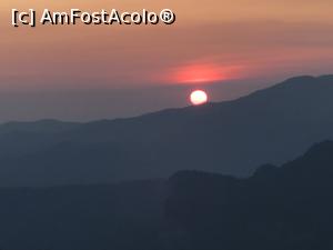 [P19] portocaliul lasa locul nuantelor mai rosii - iar discul solar nu es mai vede intreg.  » foto by Dan&Ema
 - 
<span class="allrVoted glyphicon glyphicon-heart hidden" id="av1120064"></span>
<a class="m-l-10 hidden" id="sv1120064" onclick="voting_Foto_DelVot(,1120064,4076)" role="button">șterge vot <span class="glyphicon glyphicon-remove"></span></a>
<a id="v91120064" class=" c-red"  onclick="voting_Foto_SetVot(1120064)" role="button"><span class="glyphicon glyphicon-heart-empty"></span> <b>LIKE</b> = Votează poza</a> <img class="hidden"  id="f1120064W9" src="/imagini/loader.gif" border="0" /><span class="AjErrMes hidden" id="e1120064ErM"></span>