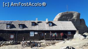 [P10] Vârful Omu<p> cabana » foto by Dana2008
 - 
<span class="allrVoted glyphicon glyphicon-heart hidden" id="av1019361"></span>
<a class="m-l-10 hidden" id="sv1019361" onclick="voting_Foto_DelVot(,1019361,4076)" role="button">șterge vot <span class="glyphicon glyphicon-remove"></span></a>
<a id="v91019361" class=" c-red"  onclick="voting_Foto_SetVot(1019361)" role="button"><span class="glyphicon glyphicon-heart-empty"></span> <b>LIKE</b> = Votează poza</a> <img class="hidden"  id="f1019361W9" src="/imagini/loader.gif" border="0" /><span class="AjErrMes hidden" id="e1019361ErM"></span>