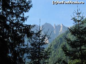 [P01] Se văd Colții Morarului din cărarea spre Mălăiești » foto by saxonul
 - 
<span class="allrVoted glyphicon glyphicon-heart hidden" id="av666985"></span>
<a class="m-l-10 hidden" id="sv666985" onclick="voting_Foto_DelVot(,666985,4076)" role="button">șterge vot <span class="glyphicon glyphicon-remove"></span></a>
<a id="v9666985" class=" c-red"  onclick="voting_Foto_SetVot(666985)" role="button"><span class="glyphicon glyphicon-heart-empty"></span> <b>LIKE</b> = Votează poza</a> <img class="hidden"  id="f666985W9" src="/imagini/loader.gif" border="0" /><span class="AjErrMes hidden" id="e666985ErM"></span>