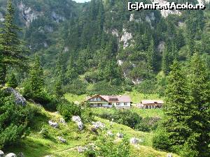 [P03] Ura! Se vede cabana Mălăiești, după aproape 5 ore de mers.  » foto by saxonul
 - 
<span class="allrVoted glyphicon glyphicon-heart hidden" id="av666988"></span>
<a class="m-l-10 hidden" id="sv666988" onclick="voting_Foto_DelVot(,666988,4076)" role="button">șterge vot <span class="glyphicon glyphicon-remove"></span></a>
<a id="v9666988" class=" c-red"  onclick="voting_Foto_SetVot(666988)" role="button"><span class="glyphicon glyphicon-heart-empty"></span> <b>LIKE</b> = Votează poza</a> <img class="hidden"  id="f666988W9" src="/imagini/loader.gif" border="0" /><span class="AjErrMes hidden" id="e666988ErM"></span>