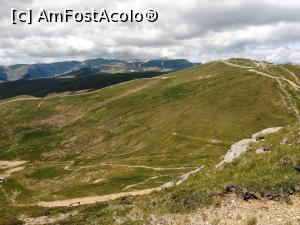 [P40] Pe Vârful cu Dor. In depărtare se vede Releul Coștila și Caraimanul » foto by Mika
 - 
<span class="allrVoted glyphicon glyphicon-heart hidden" id="av1086385"></span>
<a class="m-l-10 hidden" id="sv1086385" onclick="voting_Foto_DelVot(,1086385,4076)" role="button">șterge vot <span class="glyphicon glyphicon-remove"></span></a>
<a id="v91086385" class=" c-red"  onclick="voting_Foto_SetVot(1086385)" role="button"><span class="glyphicon glyphicon-heart-empty"></span> <b>LIKE</b> = Votează poza</a> <img class="hidden"  id="f1086385W9" src="/imagini/loader.gif" border="0" /><span class="AjErrMes hidden" id="e1086385ErM"></span>