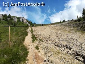 [P05] In stânga, Piatra Turcului, locul de unde incepe traseul Colții lui Barbeș » foto by Mika
 - 
<span class="allrVoted glyphicon glyphicon-heart hidden" id="av1086340"></span>
<a class="m-l-10 hidden" id="sv1086340" onclick="voting_Foto_DelVot(,1086340,4076)" role="button">șterge vot <span class="glyphicon glyphicon-remove"></span></a>
<a id="v91086340" class=" c-red"  onclick="voting_Foto_SetVot(1086340)" role="button"><span class="glyphicon glyphicon-heart-empty"></span> <b>LIKE</b> = Votează poza</a> <img class="hidden"  id="f1086340W9" src="/imagini/loader.gif" border="0" /><span class="AjErrMes hidden" id="e1086340ErM"></span>