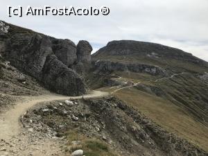 [P11] Locul unde drumul dinspre Peștera se intâlnește cu cel dinspre Babele, pe lângă Colții Obârșiei » foto by Mika
 - 
<span class="allrVoted glyphicon glyphicon-heart hidden" id="av1112810"></span>
<a class="m-l-10 hidden" id="sv1112810" onclick="voting_Foto_DelVot(,1112810,4076)" role="button">șterge vot <span class="glyphicon glyphicon-remove"></span></a>
<a id="v91112810" class=" c-red"  onclick="voting_Foto_SetVot(1112810)" role="button"><span class="glyphicon glyphicon-heart-empty"></span> <b>LIKE</b> = Votează poza</a> <img class="hidden"  id="f1112810W9" src="/imagini/loader.gif" border="0" /><span class="AjErrMes hidden" id="e1112810ErM"></span>