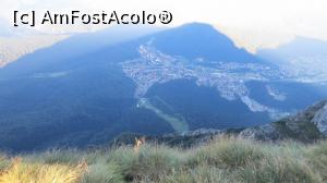 [P33] Sub noi se vede partia Kalinderu din Busteni » foto by Alexa_77
 - 
<span class="allrVoted glyphicon glyphicon-heart hidden" id="av796399"></span>
<a class="m-l-10 hidden" id="sv796399" onclick="voting_Foto_DelVot(,796399,4076)" role="button">șterge vot <span class="glyphicon glyphicon-remove"></span></a>
<a id="v9796399" class=" c-red"  onclick="voting_Foto_SetVot(796399)" role="button"><span class="glyphicon glyphicon-heart-empty"></span> <b>LIKE</b> = Votează poza</a> <img class="hidden"  id="f796399W9" src="/imagini/loader.gif" border="0" /><span class="AjErrMes hidden" id="e796399ErM"></span>