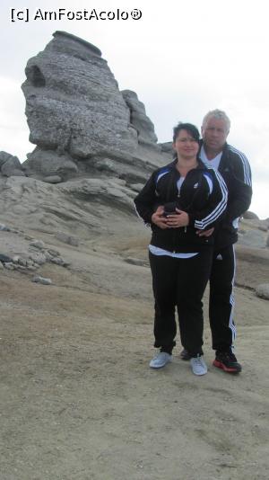 [P03] Noi 2 si Sfinxul. Fata cealalta a Sfinxului nu am vrut sa o fotografiez!  » foto by camybugnariu
 - 
<span class="allrVoted glyphicon glyphicon-heart hidden" id="av758063"></span>
<a class="m-l-10 hidden" id="sv758063" onclick="voting_Foto_DelVot(,758063,4076)" role="button">șterge vot <span class="glyphicon glyphicon-remove"></span></a>
<a id="v9758063" class=" c-red"  onclick="voting_Foto_SetVot(758063)" role="button"><span class="glyphicon glyphicon-heart-empty"></span> <b>LIKE</b> = Votează poza</a> <img class="hidden"  id="f758063W9" src="/imagini/loader.gif" border="0" /><span class="AjErrMes hidden" id="e758063ErM"></span>