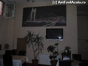 [P04] Restaurantul Basarab- sala restaurantului cu poza podului » foto by luciaoradea
 - 
<span class="allrVoted glyphicon glyphicon-heart hidden" id="av646906"></span>
<a class="m-l-10 hidden" id="sv646906" onclick="voting_Foto_DelVot(,646906,4083)" role="button">șterge vot <span class="glyphicon glyphicon-remove"></span></a>
<a id="v9646906" class=" c-red"  onclick="voting_Foto_SetVot(646906)" role="button"><span class="glyphicon glyphicon-heart-empty"></span> <b>LIKE</b> = Votează poza</a> <img class="hidden"  id="f646906W9" src="/imagini/loader.gif" border="0" /><span class="AjErrMes hidden" id="e646906ErM"></span>