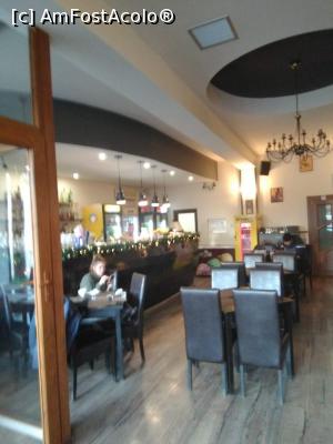 [P14] Restaurantul La Barca - interior » foto by nicole33
 - 
<span class="allrVoted glyphicon glyphicon-heart hidden" id="av1037025"></span>
<a class="m-l-10 hidden" id="sv1037025" onclick="voting_Foto_DelVot(,1037025,4083)" role="button">șterge vot <span class="glyphicon glyphicon-remove"></span></a>
<a id="v91037025" class=" c-red"  onclick="voting_Foto_SetVot(1037025)" role="button"><span class="glyphicon glyphicon-heart-empty"></span> <b>LIKE</b> = Votează poza</a> <img class="hidden"  id="f1037025W9" src="/imagini/loader.gif" border="0" /><span class="AjErrMes hidden" id="e1037025ErM"></span>