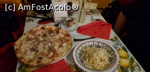 [P17] Din nou la pizza, din nou la „Sicilieni” - mâncarea noastră » foto by nicole33
 - 
<span class="allrVoted glyphicon glyphicon-heart hidden" id="av1124215"></span>
<a class="m-l-10 hidden" id="sv1124215" onclick="voting_Foto_DelVot(,1124215,4083)" role="button">șterge vot <span class="glyphicon glyphicon-remove"></span></a>
<a id="v91124215" class=" c-red"  onclick="voting_Foto_SetVot(1124215)" role="button"><span class="glyphicon glyphicon-heart-empty"></span> <b>LIKE</b> = Votează poza</a> <img class="hidden"  id="f1124215W9" src="/imagini/loader.gif" border="0" /><span class="AjErrMes hidden" id="e1124215ErM"></span>