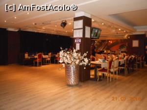 [P06] Ristorante La Mia Musica - Mesele din interior în așteparea oaspeților.  » foto by iulianic
 - 
<span class="allrVoted glyphicon glyphicon-heart hidden" id="av766335"></span>
<a class="m-l-10 hidden" id="sv766335" onclick="voting_Foto_DelVot(,766335,4083)" role="button">șterge vot <span class="glyphicon glyphicon-remove"></span></a>
<a id="v9766335" class=" c-red"  onclick="voting_Foto_SetVot(766335)" role="button"><span class="glyphicon glyphicon-heart-empty"></span> <b>LIKE</b> = Votează poza</a> <img class="hidden"  id="f766335W9" src="/imagini/loader.gif" border="0" /><span class="AjErrMes hidden" id="e766335ErM"></span>