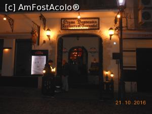 [P01] Crama Domnească - La ceas de seară, intrarea în restaurantul voievodal.  » foto by iulianic
 - 
<span class="allrVoted glyphicon glyphicon-heart hidden" id="av804363"></span>
<a class="m-l-10 hidden" id="sv804363" onclick="voting_Foto_DelVot(,804363,4083)" role="button">șterge vot <span class="glyphicon glyphicon-remove"></span></a>
<a id="v9804363" class=" c-red"  onclick="voting_Foto_SetVot(804363)" role="button"><span class="glyphicon glyphicon-heart-empty"></span> <b>LIKE</b> = Votează poza</a> <img class="hidden"  id="f804363W9" src="/imagini/loader.gif" border="0" /><span class="AjErrMes hidden" id="e804363ErM"></span>