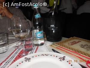 [P15] Crama Domnească - Vin și apă plată în așteptarea preparatelor.  » foto by iulianic
 - 
<span class="allrVoted glyphicon glyphicon-heart hidden" id="av804377"></span>
<a class="m-l-10 hidden" id="sv804377" onclick="voting_Foto_DelVot(,804377,4083)" role="button">șterge vot <span class="glyphicon glyphicon-remove"></span></a>
<a id="v9804377" class=" c-red"  onclick="voting_Foto_SetVot(804377)" role="button"><span class="glyphicon glyphicon-heart-empty"></span> <b>LIKE</b> = Votează poza</a> <img class="hidden"  id="f804377W9" src="/imagini/loader.gif" border="0" /><span class="AjErrMes hidden" id="e804377ErM"></span>