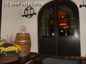 [P02] Crama Domnească - Intrarea în restaurant cu decor de toamnă.  » foto by iulianic
 - 
<span class="allrVoted glyphicon glyphicon-heart hidden" id="av804364"></span>
<a class="m-l-10 hidden" id="sv804364" onclick="voting_Foto_DelVot(,804364,4083)" role="button">șterge vot <span class="glyphicon glyphicon-remove"></span></a>
<a id="v9804364" class=" c-red"  onclick="voting_Foto_SetVot(804364)" role="button"><span class="glyphicon glyphicon-heart-empty"></span> <b>LIKE</b> = Votează poza</a> <img class="hidden"  id="f804364W9" src="/imagini/loader.gif" border="0" /><span class="AjErrMes hidden" id="e804364ErM"></span>