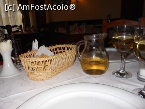 [P13] Restaurant Crilis - A sosit și vinul alb într-o carafă pentru doi.  » foto by iulianic
 - 
<span class="allrVoted glyphicon glyphicon-heart hidden" id="av1042900"></span>
<a class="m-l-10 hidden" id="sv1042900" onclick="voting_Foto_DelVot(,1042900,4083)" role="button">șterge vot <span class="glyphicon glyphicon-remove"></span></a>
<a id="v91042900" class=" c-red"  onclick="voting_Foto_SetVot(1042900)" role="button"><span class="glyphicon glyphicon-heart-empty"></span> <b>LIKE</b> = Votează poza</a> <img class="hidden"  id="f1042900W9" src="/imagini/loader.gif" border="0" /><span class="AjErrMes hidden" id="e1042900ErM"></span>