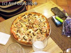 [P11] Trattoria Il mulino - pizza » foto by Dragoș_MD
 - 
<span class="allrVoted glyphicon glyphicon-heart hidden" id="av720655"></span>
<a class="m-l-10 hidden" id="sv720655" onclick="voting_Foto_DelVot(,720655,4083)" role="button">șterge vot <span class="glyphicon glyphicon-remove"></span></a>
<a id="v9720655" class=" c-red"  onclick="voting_Foto_SetVot(720655)" role="button"><span class="glyphicon glyphicon-heart-empty"></span> <b>LIKE</b> = Votează poza</a> <img class="hidden"  id="f720655W9" src="/imagini/loader.gif" border="0" /><span class="AjErrMes hidden" id="e720655ErM"></span>