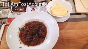 [P03] La Hanul lui Manuc - reloaded - Gulaș bavarez de vițel pregătit cu bere și chimen » foto by Dragoș_MD
 - 
<span class="allrVoted glyphicon glyphicon-heart hidden" id="av837931"></span>
<a class="m-l-10 hidden" id="sv837931" onclick="voting_Foto_DelVot(,837931,4083)" role="button">șterge vot <span class="glyphicon glyphicon-remove"></span></a>
<a id="v9837931" class=" c-red"  onclick="voting_Foto_SetVot(837931)" role="button"><span class="glyphicon glyphicon-heart-empty"></span> <b>LIKE</b> = Votează poza</a> <img class="hidden"  id="f837931W9" src="/imagini/loader.gif" border="0" /><span class="AjErrMes hidden" id="e837931ErM"></span>