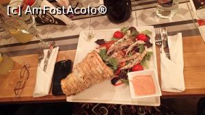 [P04] La Hanul lui Manuc - reloaded - Salată umflată în pene » foto by Dragoș_MD
 - 
<span class="allrVoted glyphicon glyphicon-heart hidden" id="av837932"></span>
<a class="m-l-10 hidden" id="sv837932" onclick="voting_Foto_DelVot(,837932,4083)" role="button">șterge vot <span class="glyphicon glyphicon-remove"></span></a>
<a id="v9837932" class=" c-red"  onclick="voting_Foto_SetVot(837932)" role="button"><span class="glyphicon glyphicon-heart-empty"></span> <b>LIKE</b> = Votează poza</a> <img class="hidden"  id="f837932W9" src="/imagini/loader.gif" border="0" /><span class="AjErrMes hidden" id="e837932ErM"></span>