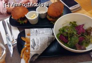 [P08] Restaurant Sardin - burgerii » foto by Dragoș_MD
 - 
<span class="allrVoted glyphicon glyphicon-heart hidden" id="av1016682"></span>
<a class="m-l-10 hidden" id="sv1016682" onclick="voting_Foto_DelVot(,1016682,4083)" role="button">șterge vot <span class="glyphicon glyphicon-remove"></span></a>
<a id="v91016682" class=" c-red"  onclick="voting_Foto_SetVot(1016682)" role="button"><span class="glyphicon glyphicon-heart-empty"></span> <b>LIKE</b> = Votează poza</a> <img class="hidden"  id="f1016682W9" src="/imagini/loader.gif" border="0" /><span class="AjErrMes hidden" id="e1016682ErM"></span>