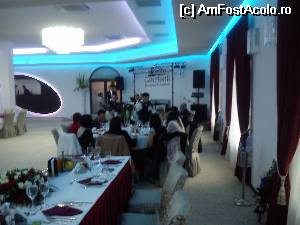 [P03] vedere din locatie cu mese amenajate cu stil iar in fundal zona formatiei muzicale » foto by bobyrodin
 - 
<span class="allrVoted glyphicon glyphicon-heart hidden" id="av506622"></span>
<a class="m-l-10 hidden" id="sv506622" onclick="voting_Foto_DelVot(,506622,4083)" role="button">șterge vot <span class="glyphicon glyphicon-remove"></span></a>
<a id="v9506622" class=" c-red"  onclick="voting_Foto_SetVot(506622)" role="button"><span class="glyphicon glyphicon-heart-empty"></span> <b>LIKE</b> = Votează poza</a> <img class="hidden"  id="f506622W9" src="/imagini/loader.gif" border="0" /><span class="AjErrMes hidden" id="e506622ErM"></span>