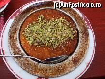 [P05] Kunefe sau altfel spus, cataif cald cu branza dulce, presarat cu fistic; nu comentatii vesela, toate vasele par vechi, dar sunt perfect curate! » foto by trandafir 1970*
 - 
<span class="allrVoted glyphicon glyphicon-heart hidden" id="av98749"></span>
<a class="m-l-10 hidden" id="sv98749" onclick="voting_Foto_DelVot(,98749,4083)" role="button">șterge vot <span class="glyphicon glyphicon-remove"></span></a>
<a id="v998749" class=" c-red"  onclick="voting_Foto_SetVot(98749)" role="button"><span class="glyphicon glyphicon-heart-empty"></span> <b>LIKE</b> = Votează poza</a> <img class="hidden"  id="f98749W9" src="/imagini/loader.gif" border="0" /><span class="AjErrMes hidden" id="e98749ErM"></span>