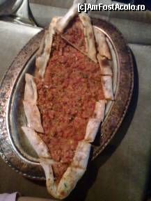 [P07] Kiymali Pide, sau o altfel pizza, cu aluatul diferit de Lahmacun, foarte pufos...of, imi ploua in gura, este 1 noaptea... » foto by trandafir 1970*
 - 
<span class="allrVoted glyphicon glyphicon-heart hidden" id="av98752"></span>
<a class="m-l-10 hidden" id="sv98752" onclick="voting_Foto_DelVot(,98752,4083)" role="button">șterge vot <span class="glyphicon glyphicon-remove"></span></a>
<a id="v998752" class=" c-red"  onclick="voting_Foto_SetVot(98752)" role="button"><span class="glyphicon glyphicon-heart-empty"></span> <b>LIKE</b> = Votează poza</a> <img class="hidden"  id="f98752W9" src="/imagini/loader.gif" border="0" /><span class="AjErrMes hidden" id="e98752ErM"></span>