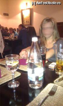 [P01] Asta e singura poza utilizabila pentru acest review, dar cam asa arata un salon (camera) de nefumatori la Thalia. Destul de simplu, dar cu bun gust si mobilier de calitate. » foto by brugner
 - 
<span class="allrVoted glyphicon glyphicon-heart hidden" id="av293450"></span>
<a class="m-l-10 hidden" id="sv293450" onclick="voting_Foto_DelVot(,293450,4083)" role="button">șterge vot <span class="glyphicon glyphicon-remove"></span></a>
<a id="v9293450" class=" c-red"  onclick="voting_Foto_SetVot(293450)" role="button"><span class="glyphicon glyphicon-heart-empty"></span> <b>LIKE</b> = Votează poza</a> <img class="hidden"  id="f293450W9" src="/imagini/loader.gif" border="0" /><span class="AjErrMes hidden" id="e293450ErM"></span>