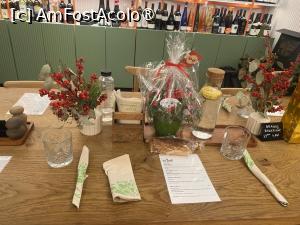 [P14] Restaurant 'De SOI' - detalii de pe masa, deja aparuse un cadou » foto by mishu
 - 
<span class="allrVoted glyphicon glyphicon-heart hidden" id="av1417141"></span>
<a class="m-l-10 hidden" id="sv1417141" onclick="voting_Foto_DelVot(,1417141,4083)" role="button">șterge vot <span class="glyphicon glyphicon-remove"></span></a>
<a id="v91417141" class=" c-red"  onclick="voting_Foto_SetVot(1417141)" role="button"><span class="glyphicon glyphicon-heart-empty"></span> <b>LIKE</b> = Votează poza</a> <img class="hidden"  id="f1417141W9" src="/imagini/loader.gif" border="0" /><span class="AjErrMes hidden" id="e1417141ErM"></span>