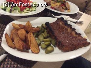 [P17] Restaurant 'Le Boutique'- Coaste de porc » foto by mishu
 - 
<span class="allrVoted glyphicon glyphicon-heart hidden" id="av843312"></span>
<a class="m-l-10 hidden" id="sv843312" onclick="voting_Foto_DelVot(,843312,4083)" role="button">șterge vot <span class="glyphicon glyphicon-remove"></span></a>
<a id="v9843312" class=" c-red"  onclick="voting_Foto_SetVot(843312)" role="button"><span class="glyphicon glyphicon-heart-empty"></span> <b>LIKE</b> = Votează poza</a> <img class="hidden"  id="f843312W9" src="/imagini/loader.gif" border="0" /><span class="AjErrMes hidden" id="e843312ErM"></span>