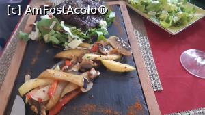 [P16] Restaurantul Antique - una din specialitățile de vită » foto by Carmen Ion
 - 
<span class="allrVoted glyphicon glyphicon-heart hidden" id="av1231857"></span>
<a class="m-l-10 hidden" id="sv1231857" onclick="voting_Foto_DelVot(,1231857,4083)" role="button">șterge vot <span class="glyphicon glyphicon-remove"></span></a>
<a id="v91231857" class=" c-red"  onclick="voting_Foto_SetVot(1231857)" role="button"><span class="glyphicon glyphicon-heart-empty"></span> <b>LIKE</b> = Votează poza</a> <img class="hidden"  id="f1231857W9" src="/imagini/loader.gif" border="0" /><span class="AjErrMes hidden" id="e1231857ErM"></span>