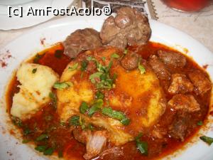 [P01] Portia mea de 'Tigaie mixta picanta'. Ca sa fie si mai mixta, prietena mea a pus o lingura de piure si ficatei. Eu, urmand sa-i dau mamaliguta si ceva bucatele de carne.  » foto by cristina47*
 - 
<span class="allrVoted glyphicon glyphicon-heart hidden" id="av881531"></span>
<a class="m-l-10 hidden" id="sv881531" onclick="voting_Foto_DelVot(,881531,4083)" role="button">șterge vot <span class="glyphicon glyphicon-remove"></span></a>
<a id="v9881531" class=" c-red"  onclick="voting_Foto_SetVot(881531)" role="button"><span class="glyphicon glyphicon-heart-empty"></span> <b>LIKE</b> = Votează poza</a> <img class="hidden"  id="f881531W9" src="/imagini/loader.gif" border="0" /><span class="AjErrMes hidden" id="e881531ErM"></span>