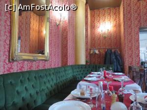 [P11] Interior restaurant Capitol (nu mi-am permis să fac prea multe fotografii).  » foto by tata123 🔱
 - 
<span class="allrVoted glyphicon glyphicon-heart hidden" id="av1040921"></span>
<a class="m-l-10 hidden" id="sv1040921" onclick="voting_Foto_DelVot(,1040921,4083)" role="button">șterge vot <span class="glyphicon glyphicon-remove"></span></a>
<a id="v91040921" class=" c-red"  onclick="voting_Foto_SetVot(1040921)" role="button"><span class="glyphicon glyphicon-heart-empty"></span> <b>LIKE</b> = Votează poza</a> <img class="hidden"  id="f1040921W9" src="/imagini/loader.gif" border="0" /><span class="AjErrMes hidden" id="e1040921ErM"></span>