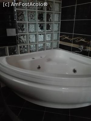 [P10] in schimb are jacuzzi » foto by nrs †
 - 
<span class="allrVoted glyphicon glyphicon-heart hidden" id="av1072670"></span>
<a class="m-l-10 hidden" id="sv1072670" onclick="voting_Foto_DelVot(,1072670,4084)" role="button">șterge vot <span class="glyphicon glyphicon-remove"></span></a>
<a id="v91072670" class=" c-red"  onclick="voting_Foto_SetVot(1072670)" role="button"><span class="glyphicon glyphicon-heart-empty"></span> <b>LIKE</b> = Votează poza</a> <img class="hidden"  id="f1072670W9" src="/imagini/loader.gif" border="0" /><span class="AjErrMes hidden" id="e1072670ErM"></span>
