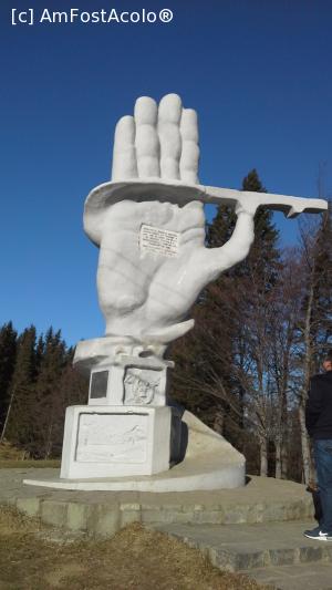 [P18] 'Monumentul Drumarilor' - Pasul Ciumârna - cota 1100 m » foto by gettyy
 - 
<span class="allrVoted glyphicon glyphicon-heart hidden" id="av706862"></span>
<a class="m-l-10 hidden" id="sv706862" onclick="voting_Foto_DelVot(,706862,4091)" role="button">șterge vot <span class="glyphicon glyphicon-remove"></span></a>
<a id="v9706862" class=" c-red"  onclick="voting_Foto_SetVot(706862)" role="button"><span class="glyphicon glyphicon-heart-empty"></span> <b>LIKE</b> = Votează poza</a> <img class="hidden"  id="f706862W9" src="/imagini/loader.gif" border="0" /><span class="AjErrMes hidden" id="e706862ErM"></span>