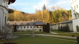 [P44] Curtea Mănăstirii Putna - loc de relaxare şi reculegere » foto by gettyy
 - 
<span class="allrVoted glyphicon glyphicon-heart hidden" id="av706888"></span>
<a class="m-l-10 hidden" id="sv706888" onclick="voting_Foto_DelVot(,706888,4091)" role="button">șterge vot <span class="glyphicon glyphicon-remove"></span></a>
<a id="v9706888" class=" c-red"  onclick="voting_Foto_SetVot(706888)" role="button"><span class="glyphicon glyphicon-heart-empty"></span> <b>LIKE</b> = Votează poza</a> <img class="hidden"  id="f706888W9" src="/imagini/loader.gif" border="0" /><span class="AjErrMes hidden" id="e706888ErM"></span>