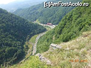 [P25] Cetatea Poienari - Vedere asupra văii și orașului Curtea de Argeș.  » foto by iulianic
 - 
<span class="allrVoted glyphicon glyphicon-heart hidden" id="av694981"></span>
<a class="m-l-10 hidden" id="sv694981" onclick="voting_Foto_DelVot(,694981,4095)" role="button">șterge vot <span class="glyphicon glyphicon-remove"></span></a>
<a id="v9694981" class=" c-red"  onclick="voting_Foto_SetVot(694981)" role="button"><span class="glyphicon glyphicon-heart-empty"></span> <b>LIKE</b> = Votează poza</a> <img class="hidden"  id="f694981W9" src="/imagini/loader.gif" border="0" /><span class="AjErrMes hidden" id="e694981ErM"></span>
