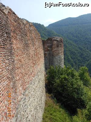 [P37] Cetatea Poienari - Ziduri fortificate.  » foto by iulianic
 - 
<span class="allrVoted glyphicon glyphicon-heart hidden" id="av694993"></span>
<a class="m-l-10 hidden" id="sv694993" onclick="voting_Foto_DelVot(,694993,4095)" role="button">șterge vot <span class="glyphicon glyphicon-remove"></span></a>
<a id="v9694993" class=" c-red"  onclick="voting_Foto_SetVot(694993)" role="button"><span class="glyphicon glyphicon-heart-empty"></span> <b>LIKE</b> = Votează poza</a> <img class="hidden"  id="f694993W9" src="/imagini/loader.gif" border="0" /><span class="AjErrMes hidden" id="e694993ErM"></span>