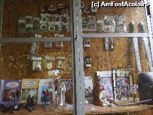 [P54] Vitrina cu suveniruri de cumpărat de la magazinul de la intrarea în cetate » foto by irinad
 - 
<span class="allrVoted glyphicon glyphicon-heart hidden" id="av639250"></span>
<a class="m-l-10 hidden" id="sv639250" onclick="voting_Foto_DelVot(,639250,4095)" role="button">șterge vot <span class="glyphicon glyphicon-remove"></span></a>
<a id="v9639250" class=" c-red"  onclick="voting_Foto_SetVot(639250)" role="button"><span class="glyphicon glyphicon-heart-empty"></span> <b>LIKE</b> = Votează poza</a> <img class="hidden"  id="f639250W9" src="/imagini/loader.gif" border="0" /><span class="AjErrMes hidden" id="e639250ErM"></span>