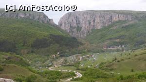 [P02] Cheile Turzii - din punctul de belvedere se văd cabana, intrarea în chei și poiana » foto by costy69*
 - 
<span class="allrVoted glyphicon glyphicon-heart hidden" id="av709855"></span>
<a class="m-l-10 hidden" id="sv709855" onclick="voting_Foto_DelVot(,709855,4100)" role="button">șterge vot <span class="glyphicon glyphicon-remove"></span></a>
<a id="v9709855" class=" c-red"  onclick="voting_Foto_SetVot(709855)" role="button"><span class="glyphicon glyphicon-heart-empty"></span> <b>LIKE</b> = Votează poza</a> <img class="hidden"  id="f709855W9" src="/imagini/loader.gif" border="0" /><span class="AjErrMes hidden" id="e709855ErM"></span>