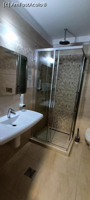 [P15] Baia apartamentului. » foto by tata123 🔱
 - 
<span class="allrVoted glyphicon glyphicon-heart hidden" id="av1478081"></span>
<a class="m-l-10 hidden" id="sv1478081" onclick="voting_Foto_DelVot(,1478081,4108)" role="button">șterge vot <span class="glyphicon glyphicon-remove"></span></a>
<a id="v91478081" class=" c-red"  onclick="voting_Foto_SetVot(1478081)" role="button"><span class="glyphicon glyphicon-heart-empty"></span> <b>LIKE</b> = Votează poza</a> <img class="hidden"  id="f1478081W9" src="/imagini/loader.gif" border="0" /><span class="AjErrMes hidden" id="e1478081ErM"></span>