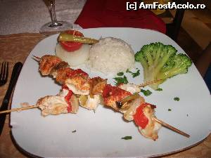 [P34] Meniu otoman din pui la restaurant a la carte » foto by adiso8
 - 
<span class="allrVoted glyphicon glyphicon-heart hidden" id="av527003"></span>
<a class="m-l-10 hidden" id="sv527003" onclick="voting_Foto_DelVot(,527003,4114)" role="button">șterge vot <span class="glyphicon glyphicon-remove"></span></a>
<a id="v9527003" class=" c-red"  onclick="voting_Foto_SetVot(527003)" role="button"><span class="glyphicon glyphicon-heart-empty"></span> <b>LIKE</b> = Votează poza</a> <img class="hidden"  id="f527003W9" src="/imagini/loader.gif" border="0" /><span class="AjErrMes hidden" id="e527003ErM"></span>