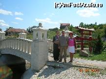 [P33] Nepotrivire intre peisajul de fundal si chinezisme » foto by mcosmin
 - 
<span class="allrVoted glyphicon glyphicon-heart hidden" id="av33278"></span>
<a class="m-l-10 hidden" id="sv33278" onclick="voting_Foto_DelVot(,33278,4145)" role="button">șterge vot <span class="glyphicon glyphicon-remove"></span></a>
<a id="v933278" class=" c-red"  onclick="voting_Foto_SetVot(33278)" role="button"><span class="glyphicon glyphicon-heart-empty"></span> <b>LIKE</b> = Votează poza</a> <img class="hidden"  id="f33278W9" src="/imagini/loader.gif" border="0" /><span class="AjErrMes hidden" id="e33278ErM"></span>