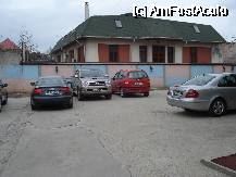 [P09] Casa Majestic - o parte din curtea in care se parcheaza masinile » foto by Diaura*
 - 
<span class="allrVoted glyphicon glyphicon-heart hidden" id="av59764"></span>
<a class="m-l-10 hidden" id="sv59764" onclick="voting_Foto_DelVot(,59764,4155)" role="button">șterge vot <span class="glyphicon glyphicon-remove"></span></a>
<a id="v959764" class=" c-red"  onclick="voting_Foto_SetVot(59764)" role="button"><span class="glyphicon glyphicon-heart-empty"></span> <b>LIKE</b> = Votează poza</a> <img class="hidden"  id="f59764W9" src="/imagini/loader.gif" border="0" /><span class="AjErrMes hidden" id="e59764ErM"></span>