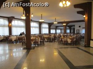 [P09] Sala mare a restaurantului » foto by puiutea
 - 
<span class="allrVoted glyphicon glyphicon-heart hidden" id="av1254161"></span>
<a class="m-l-10 hidden" id="sv1254161" onclick="voting_Foto_DelVot(,1254161,4156)" role="button">șterge vot <span class="glyphicon glyphicon-remove"></span></a>
<a id="v91254161" class=" c-red"  onclick="voting_Foto_SetVot(1254161)" role="button"><span class="glyphicon glyphicon-heart-empty"></span> <b>LIKE</b> = Votează poza</a> <img class="hidden"  id="f1254161W9" src="/imagini/loader.gif" border="0" /><span class="AjErrMes hidden" id="e1254161ErM"></span>