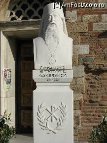 [P3x] statuie langa Catedrala Sf. Dumitru din Salonic » foto by cristi82d
 - 
<span class="allrVoted glyphicon glyphicon-heart hidden" id="av35166"></span>
<a class="m-l-10 hidden" id="sv35166" onclick="voting_Foto_DelVot(,35166,4165)" role="button">șterge vot <span class="glyphicon glyphicon-remove"></span></a>
<a id="v935166" class=" c-red"  onclick="voting_Foto_SetVot(35166)" role="button"><span class="glyphicon glyphicon-heart-empty"></span> <b>LIKE</b> = Votează poza</a> <img class="hidden"  id="f35166W9" src="/imagini/loader.gif" border="0" /><span class="AjErrMes hidden" id="e35166ErM"></span>