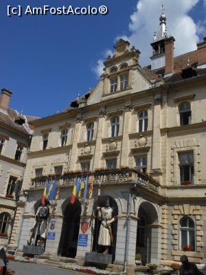 [P06] Sighișoara - În cetatea medievală. Primăria, intrarea principală. » foto by iulianic
 - 
<span class="allrVoted glyphicon glyphicon-heart hidden" id="av1319982"></span>
<a class="m-l-10 hidden" id="sv1319982" onclick="voting_Foto_DelVot(,1319982,4175)" role="button">șterge vot <span class="glyphicon glyphicon-remove"></span></a>
<a id="v91319982" class=" c-red"  onclick="voting_Foto_SetVot(1319982)" role="button"><span class="glyphicon glyphicon-heart-empty"></span> <b>LIKE</b> = Votează poza</a> <img class="hidden"  id="f1319982W9" src="/imagini/loader.gif" border="0" /><span class="AjErrMes hidden" id="e1319982ErM"></span>