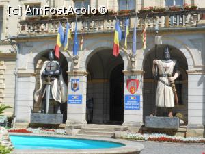 [P07] Sighișoara - În cetatea medievală. Primăria, intrarea principală. » foto by iulianic
 - 
<span class="allrVoted glyphicon glyphicon-heart hidden" id="av1319983"></span>
<a class="m-l-10 hidden" id="sv1319983" onclick="voting_Foto_DelVot(,1319983,4175)" role="button">șterge vot <span class="glyphicon glyphicon-remove"></span></a>
<a id="v91319983" class=" c-red"  onclick="voting_Foto_SetVot(1319983)" role="button"><span class="glyphicon glyphicon-heart-empty"></span> <b>LIKE</b> = Votează poza</a> <img class="hidden"  id="f1319983W9" src="/imagini/loader.gif" border="0" /><span class="AjErrMes hidden" id="e1319983ErM"></span>
