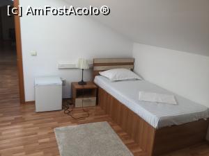 [P18] Hotel Roberto, Slanic Prahova - aici se vede mai bine patul dar si minifrigiderul.  » foto by mishu
 - 
<span class="allrVoted glyphicon glyphicon-heart hidden" id="av903543"></span>
<a class="m-l-10 hidden" id="sv903543" onclick="voting_Foto_DelVot(,903543,4177)" role="button">șterge vot <span class="glyphicon glyphicon-remove"></span></a>
<a id="v9903543" class=" c-red"  onclick="voting_Foto_SetVot(903543)" role="button"><span class="glyphicon glyphicon-heart-empty"></span> <b>LIKE</b> = Votează poza</a> <img class="hidden"  id="f903543W9" src="/imagini/loader.gif" border="0" /><span class="AjErrMes hidden" id="e903543ErM"></span>