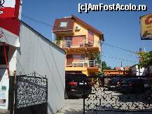 [P34] Intrarea in Vila Ancora. Imediat in stanga sunt magazinase cu de toate. » foto by pink_gabi*
 - 
<span class="allrVoted glyphicon glyphicon-heart hidden" id="av81647"></span>
<a class="m-l-10 hidden" id="sv81647" onclick="voting_Foto_DelVot(,81647,4210)" role="button">șterge vot <span class="glyphicon glyphicon-remove"></span></a>
<a id="v981647" class=" c-red"  onclick="voting_Foto_SetVot(81647)" role="button"><span class="glyphicon glyphicon-heart-empty"></span> <b>LIKE</b> = Votează poza</a> <img class="hidden"  id="f81647W9" src="/imagini/loader.gif" border="0" /><span class="AjErrMes hidden" id="e81647ErM"></span>